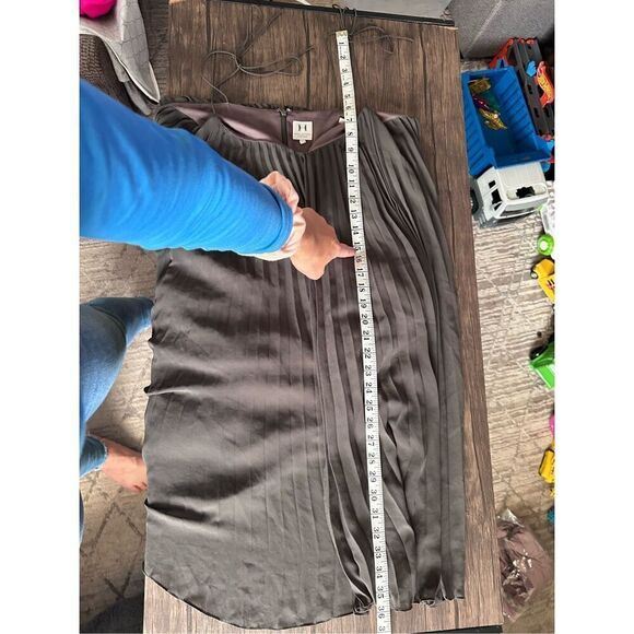 Halston Heritage Sleeveless Back Zip Clsure V-Neck Pleated Mini Dress Gray Size - Picture 10 of 11